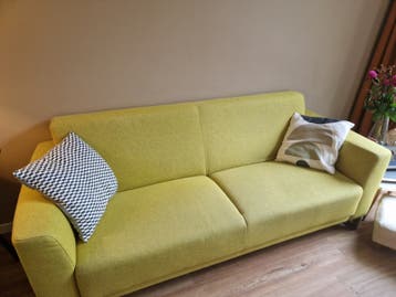 2.5- en 2-zitsbank in limoengroene kleur, gratis op te halen