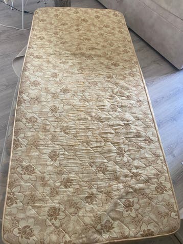 3 x1persoons matrassen  90 x 200 cm GRATIS!!