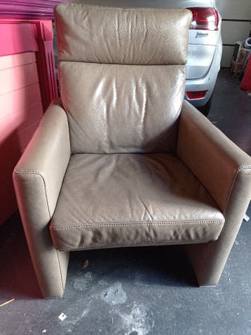 Twee leren fauteuils, kleur lever