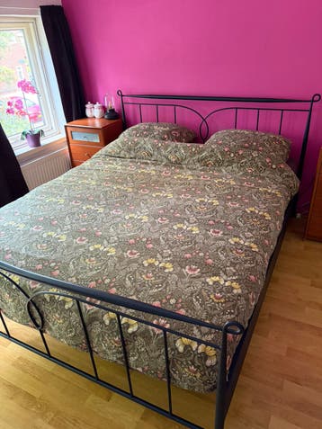 Zwart metalen bed + matras 160x200 GRATIS OPHALEN ZWOLLE