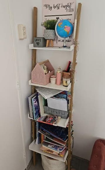 Wandopbergladder/wanddecoratie gratis ophalen!