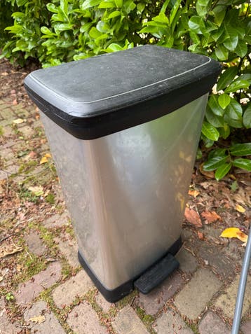 Gratis Curver prullenbak met pedaal