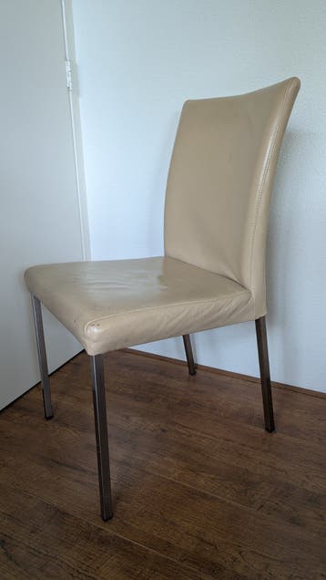 Elegante eetkamerstoel, beige leer met metalen poten