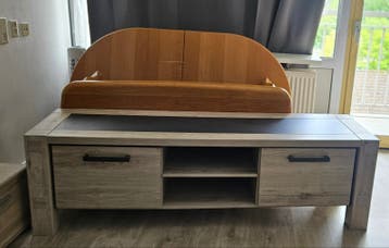 Gratis meubels: salontafel, eettafel en tv-meubel