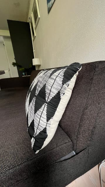 Comfortabele donkergrijze rechte bank
