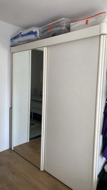 Gratis Bijenkorf kledingkast