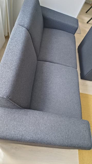 Comfortabele 2-zitsbank, grijs, schoon gebruikt