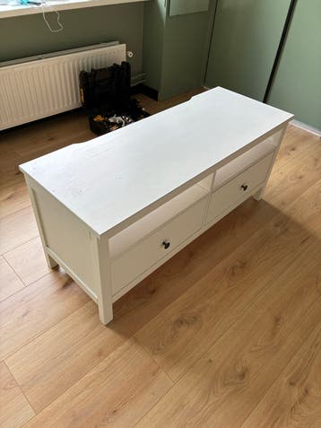 Witte IKEA TV-meubel met lades en open vakken