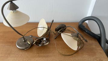 Twee wandlampjes en een staand lampje