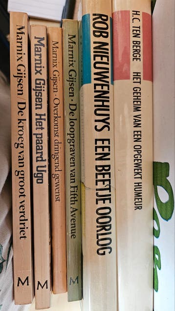 Sinaasappeldoos vol boeken