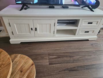Gratis af te halen: Wit TV meubel met lichte gebruikssporen