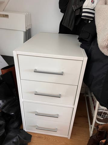 GRATIS Witte ladekast met 4 laden