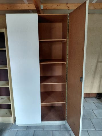 Kast voor in de garage gratis af te halen