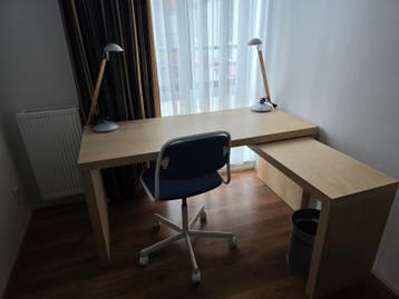 Bureau met bureaustoel
