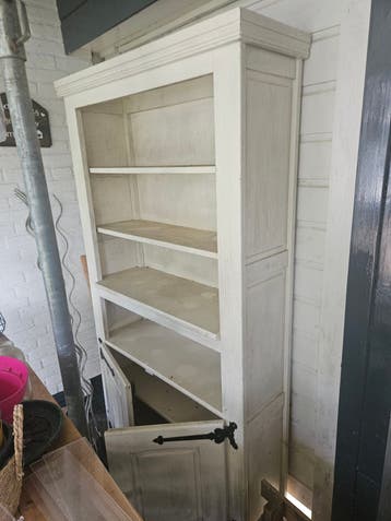 Eiken kast met 4 vakken en 2 deurtjes - Projectkast
