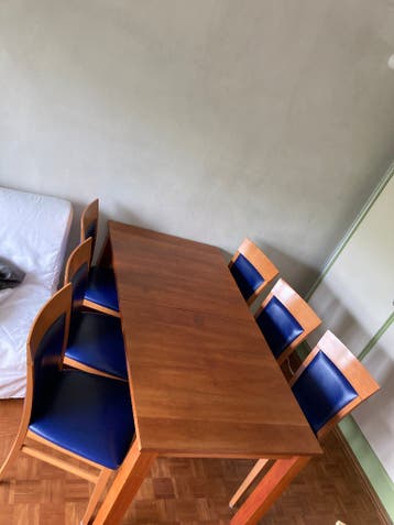 Eettafel met stoeltjes gratis af te halen