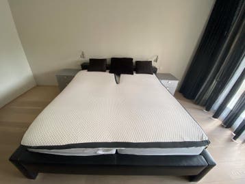Gratis af te halen boxspring met ombouw en kastjes