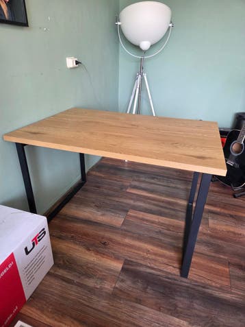 Eikenhouten look eettafel met metalen onderstel