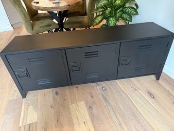Gratis! Zwart hout metaallook dressoir / tv-meubel