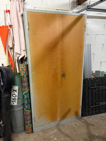 Metalen opbergkast (voor in de garage)