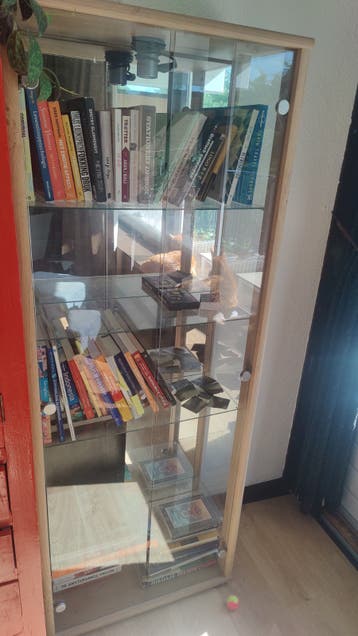 Vitrine kast glas met spiegel en licht