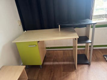 Bureau, dressoir, kast en tv gratis