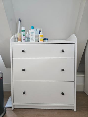 White cabinet with 3 drawers