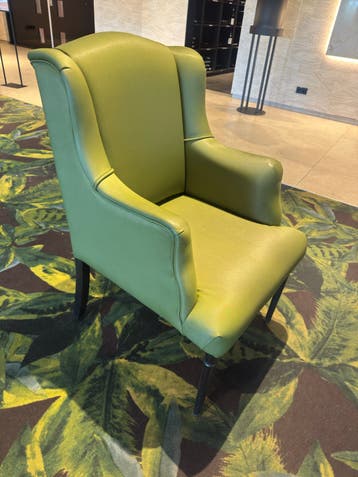 Meerdere groene fauteuils beschikbaar - gratis af te halen