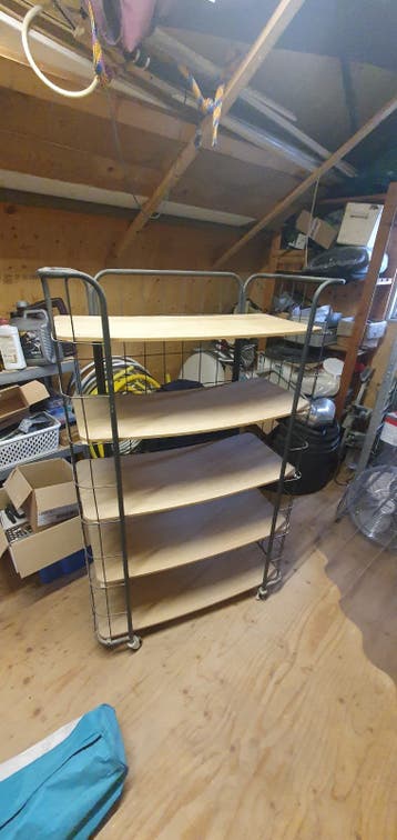 Verrijdbaar rek met 5 houten planken - 132x84x41cm