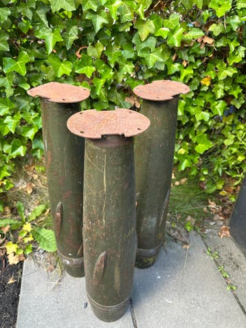 3 Unieke tafelpoten v zware militaire kogel/kanonhulzen