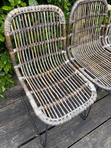 Set van 3 rotan stoelen met metalen onderstel