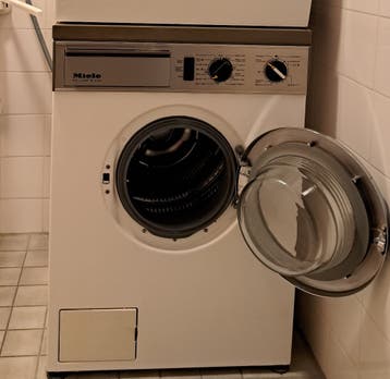 Oude Miele wasmachine voor revisie of onderdelen