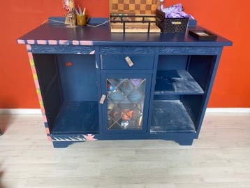 Unieke handgeschilderde kast - Blauw met kleurrijke details