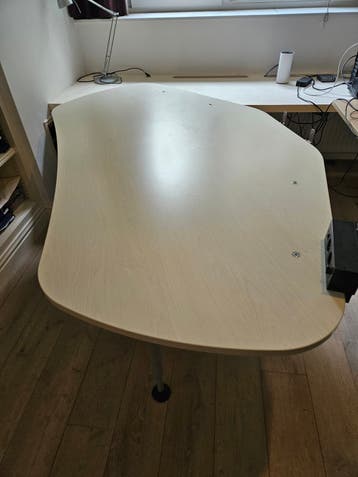Ruim hoekbureau, licht hout, verstelbaar, 210x110cm