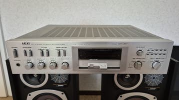 Akai versterker AM-U04. Gratis. Heeft wat liefde nodig.