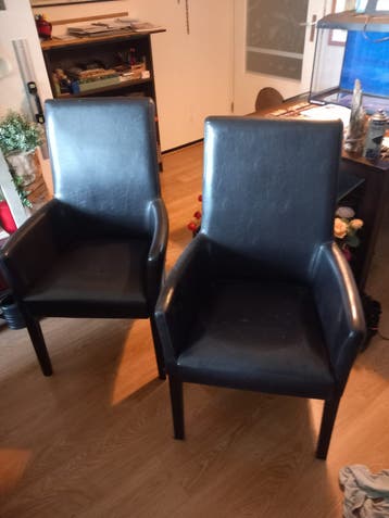 2 zwarte eetkamerstoelen - Gebruikt