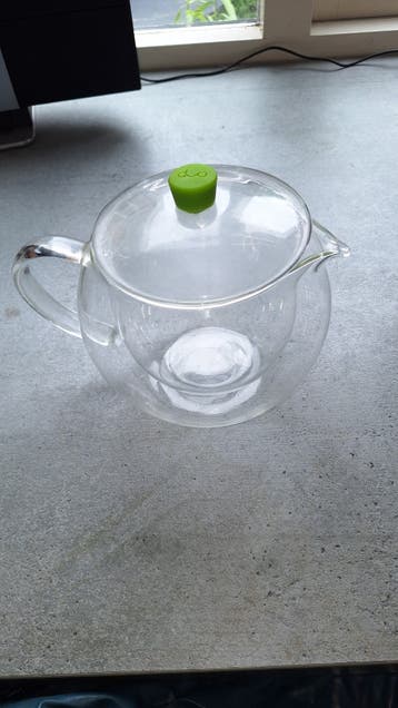 Dubbelwandige glazen theepot met groene dop