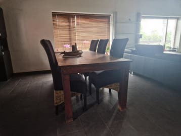 Eettafel met 6 stoelen
