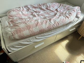 IKEA BRIMNES bedframe met opberglades en 2 matrassen