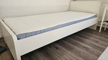 Wit bedframe met matras - Zo goed als nieuw