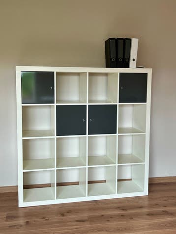 IKEA Kallax Kast met 16 vakken en deuren