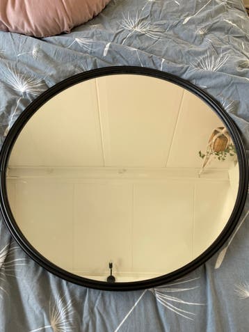 GRATIS Ronde spiegel met zwarte rand