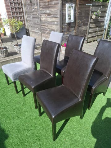 6 of 4 eetkamerstoelen, bruin met grijze hoezen