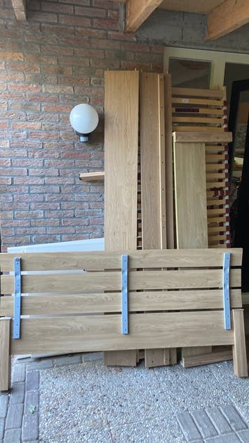 Tweepersoons bed 160x210 incl bodem, gratis op te halen