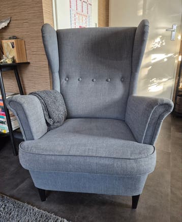 Fauteuils 2 x strandmon ikea. Gratis op te halen