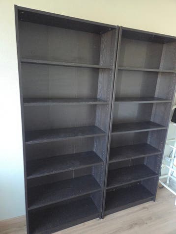Twee boekenkasten met verstelbare planken
