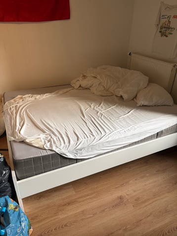 Comfortabel tweepersoonsbed met matras
