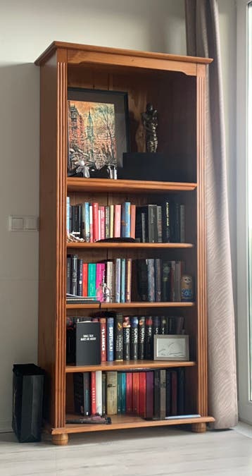 Houten boekenkast - gratis af te halen