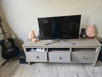 TV-meubel met 2 kapotte rails van lades - gratis af te halen