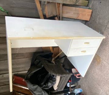 Wit bureau met 2 lades, ca. 1 meter breed - Gratis af te hal